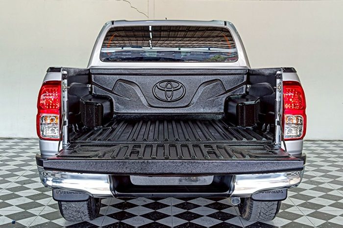 REVO PRE 2018 2.4E AT DOUBLE CAB SILVER  9359 full