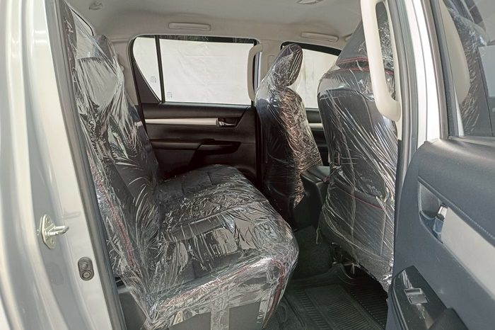 REVO PRE 2018 2.4E AT DOUBLE CAB SILVER  9359 full