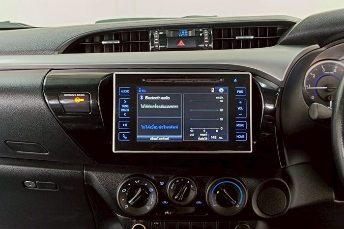 REVO PRE 2018 2.4E AT DOUBLE CAB SILVER  9359 full