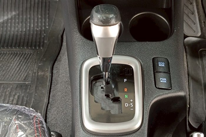 REVO PRE 2018 2.4E AT DOUBLE CAB SILVER  9359 full