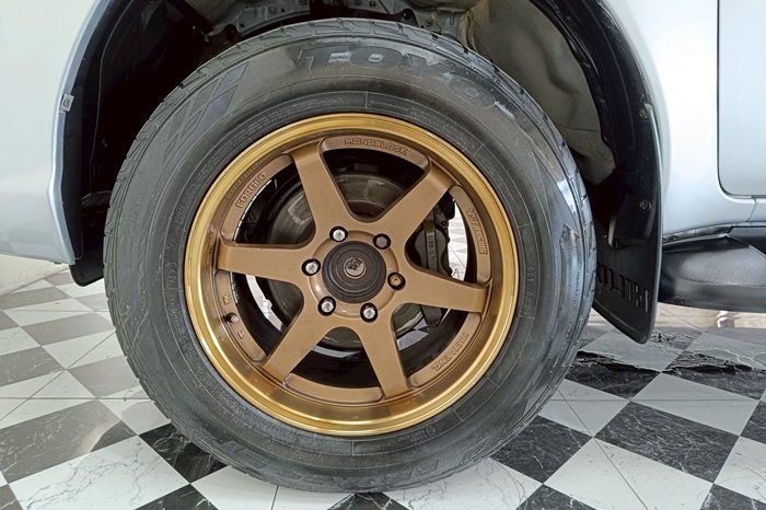 REVO PRE 2018 2.4E AT DOUBLE CAB SILVER  9359 full