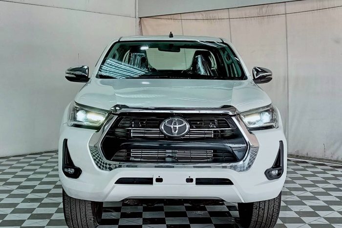 REVO PRE 2021 2.4MID MT SMART CAB WHITE  9482 full
