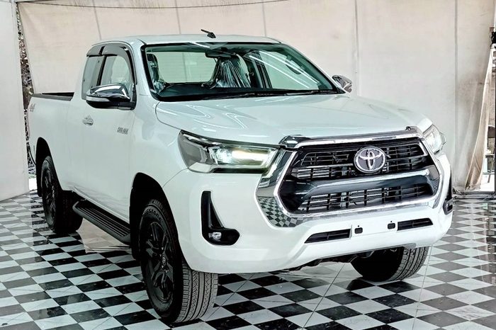 REVO PRE 2021 2.4MID MT SMART CAB WHITE  9482 full