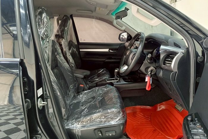 REVO PRE 2018 2.4E AT DOUBLE CAB BLACK  9506 full