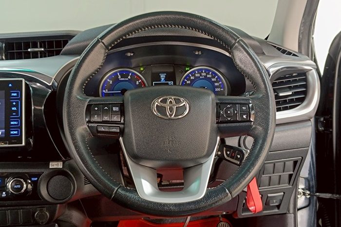 REVO PRE 2018 2.4E AT DOUBLE CAB BLACK  9506 full