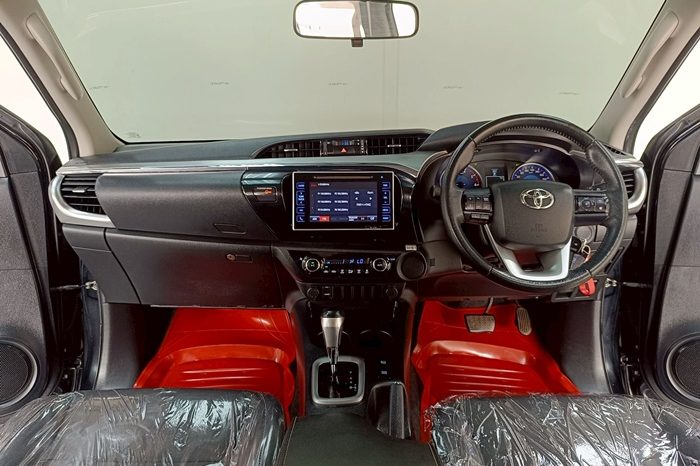 REVO PRE 2018 2.4E AT DOUBLE CAB BLACK  9506 full