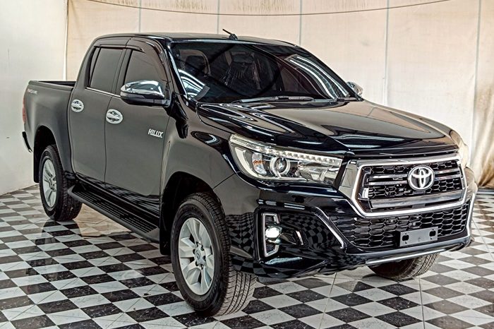 REVO PRE 2018 2.4E AT DOUBLE CAB BLACK  9506 full