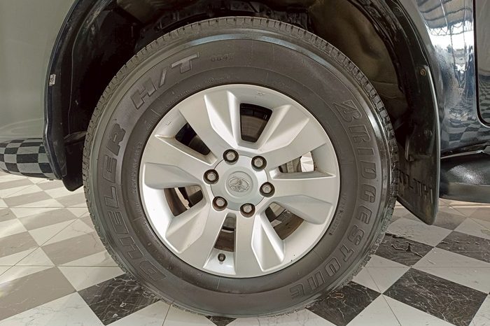 REVO PRE 2018 2.4E AT DOUBLE CAB BLACK  9506 full