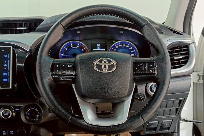 REVO 4WD 2016 2.8G AT DOUBLE CAB WHITE  9834 full