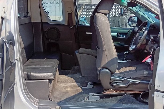 REVO PRE 2020 2.4E AT SMART CAB SILVER  734 full