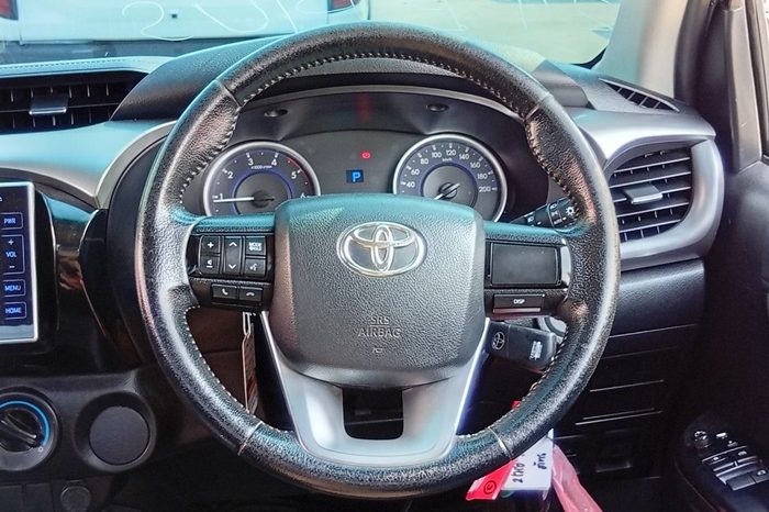 REVO PRE 2020 2.4E AT SMART CAB SILVER  734 full