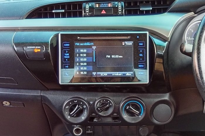 REVO PRE 2020 2.4E AT SMART CAB SILVER  734 full