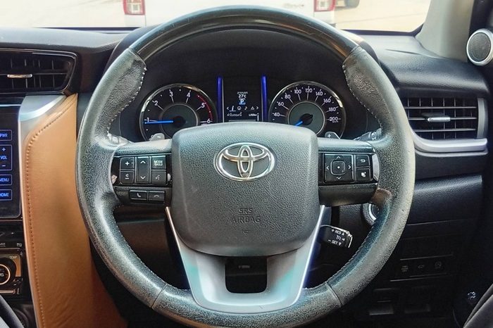 TOYOTA 4WD 2015 2.8V AT FORTUNER SILVER  2908 full