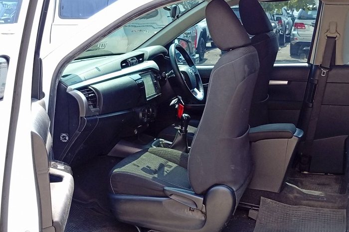 REVO 2WD 2021 2.4 MID MT SMART CAB WHITE  6425 full