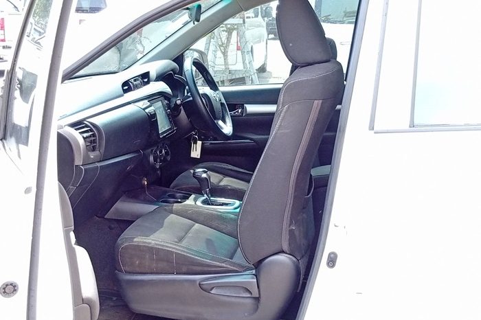 REVO 2WD 2020 2.4 MID AT DOUBLE CAB WHITE  3059 full