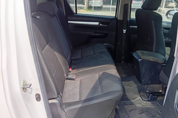 REVO 2WD 2020 2.4 MID AT DOUBLE CAB WHITE  3059 full