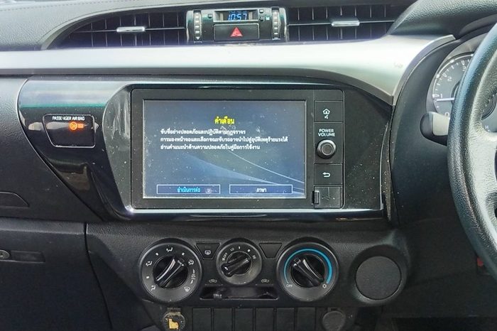 REVO 2WD 2020 2.4 MID AT DOUBLE CAB WHITE  3059 full