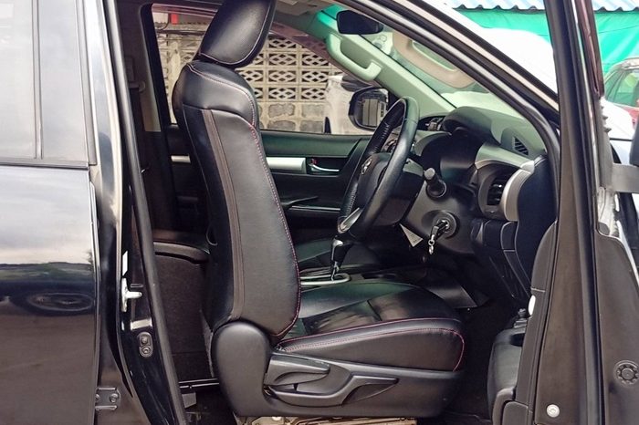 REVO PRE 2018 2.4E AT DOUBLE CAB BLACK  3299 full