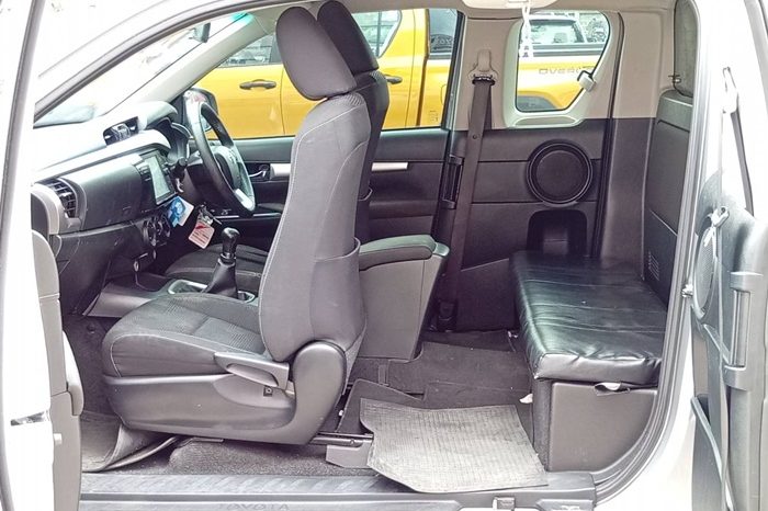 REVO 2WD 2021 2.4 MID MT SMART CAB SILVER  6536 full