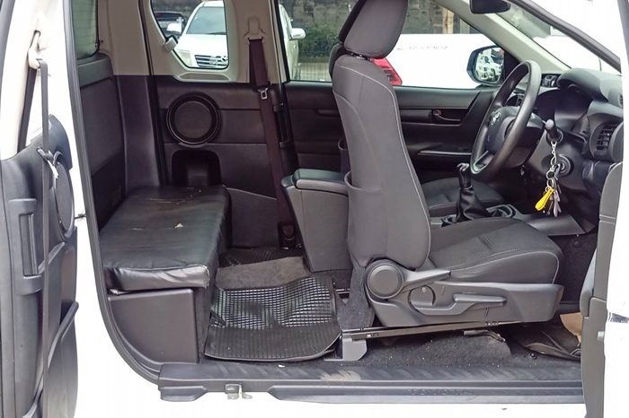 REVO 2WD 2022 2.4 ENTRY MT SMART CAB WHITE 6487 full