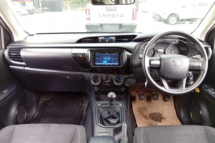 REVO 2WD 2022 2.4 ENTRY MT SMART CAB WHITE 6487 full