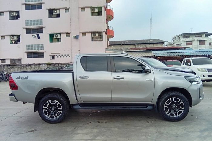 REVO 4WD 2021 2.8G AT DOUBLE CAB SILVER  7418 full