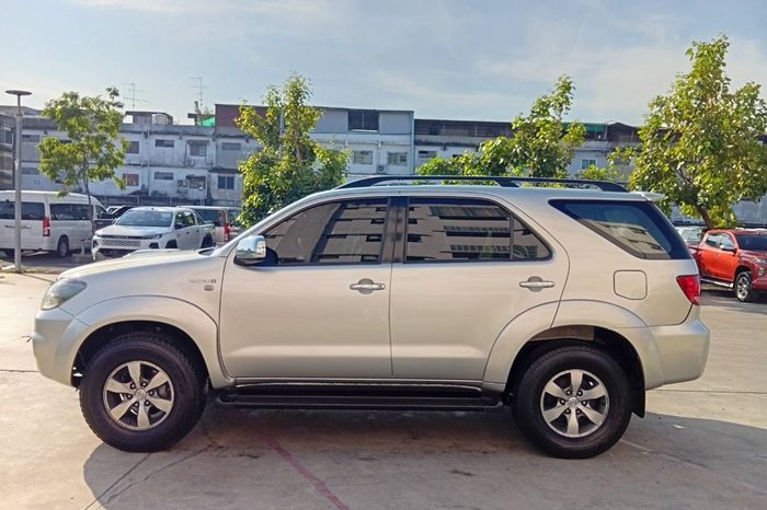 TOYOTA 4WD 2006 3.0V AT FORTUNER SILVER  7986 full
