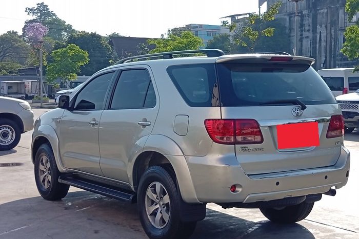 TOYOTA 4WD 2006 3.0V AT FORTUNER SILVER  7986 full