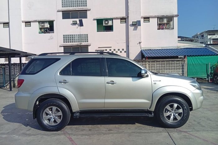 TOYOTA 4WD 2006 3.0V AT FORTUNER SILVER  7986 full