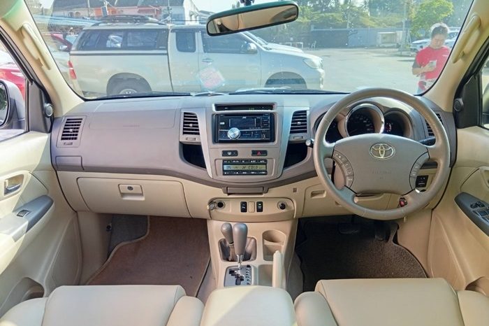 TOYOTA 4WD 2006 3.0V AT FORTUNER SILVER  7986 full