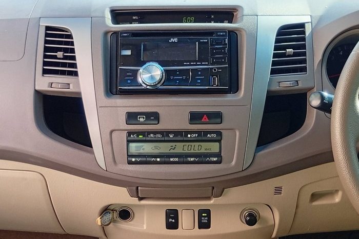 TOYOTA 4WD 2006 3.0V AT FORTUNER SILVER  7986 full