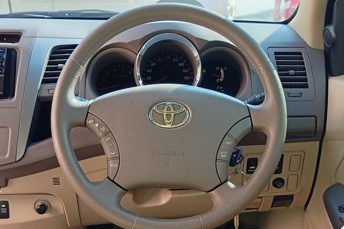 TOYOTA 4WD 2006 3.0V AT FORTUNER SILVER  7986 full