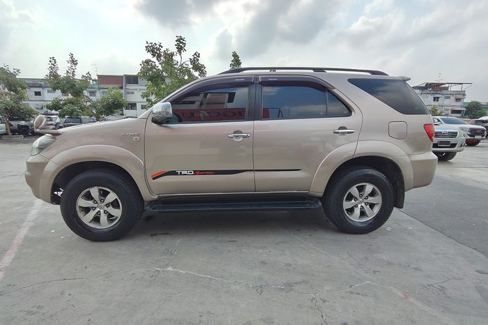 TOYOTA 4WD 2005 2.7V AT FORTUNER SILVER  4565 full