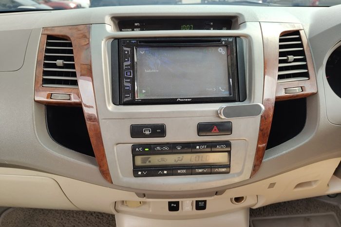 TOYOTA 4WD 2005 2.7V AT FORTUNER SILVER  4565 full