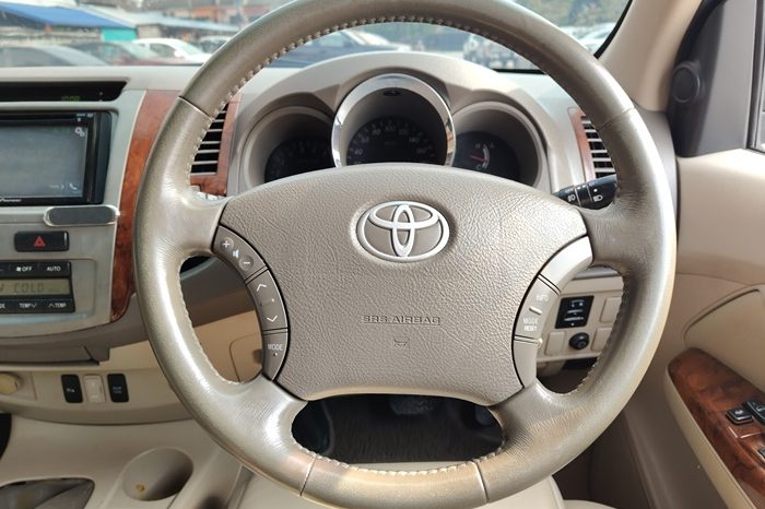 TOYOTA 4WD 2005 2.7V AT FORTUNER SILVER  4565 full