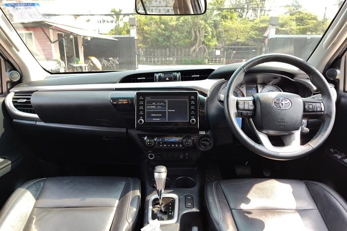 REVO 4WD 2023 2.8G AT DOUBLE CAB SILVER  5024 full