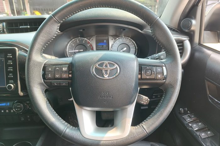 REVO 4WD 2023 2.8G AT DOUBLE CAB SILVER  5024 full