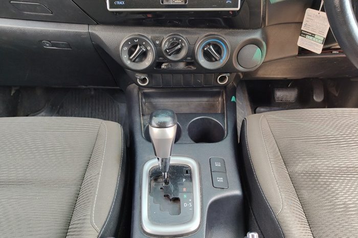 REVO PRE 2017 2.4E AT SMART CAB SILVER  7893 full