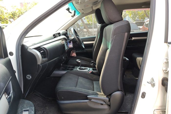 REVO 2WD 2020 2.4 MID AT DOUBLE CAB WHITE  3062 full