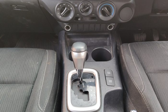 REVO 2WD 2020 2.4 MID AT DOUBLE CAB WHITE  3062 full