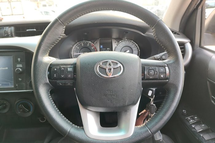 REVO 2WD 2020 2.4 MID AT DOUBLE CAB WHITE  3062 full