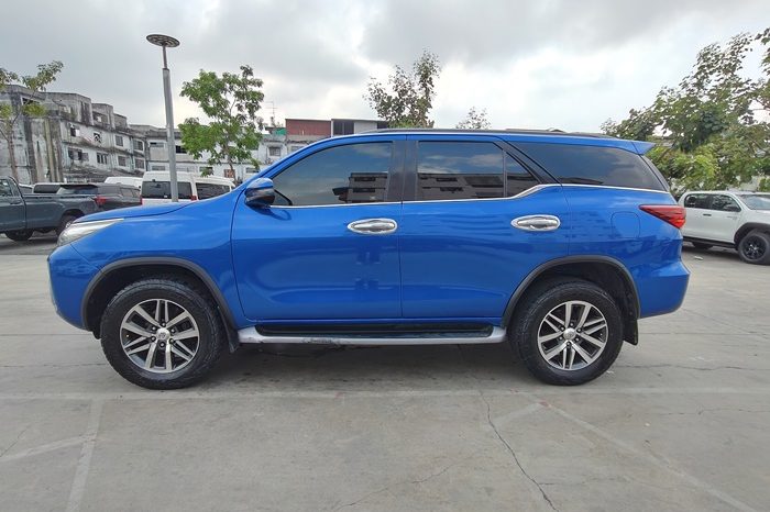 TOYOTA 4WD 2018 2.8V AT FORTUNER BLUE  57 full