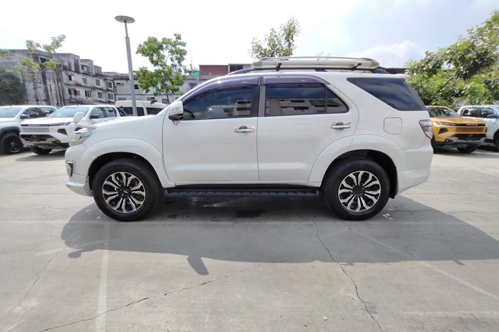 TOYOTA 4WD 2012 3.0V AT FORTUNER WHITE  1412 full