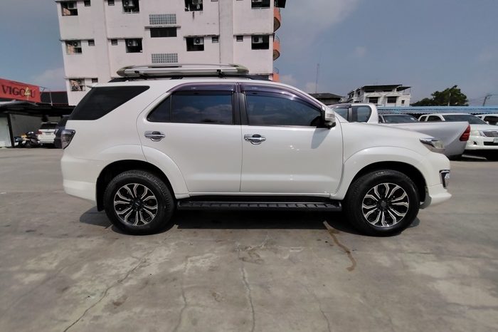 TOYOTA 4WD 2012 3.0V AT FORTUNER WHITE  1412 full