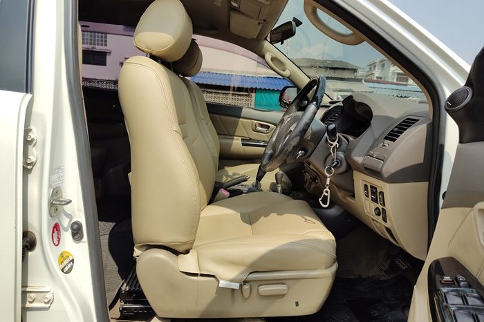 TOYOTA 4WD 2012 3.0V AT FORTUNER WHITE  1412 full