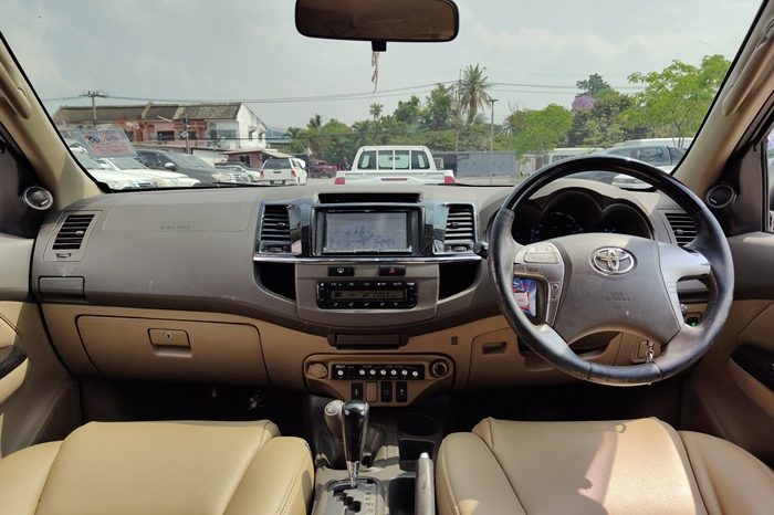 TOYOTA 4WD 2012 3.0V AT FORTUNER WHITE  1412 full