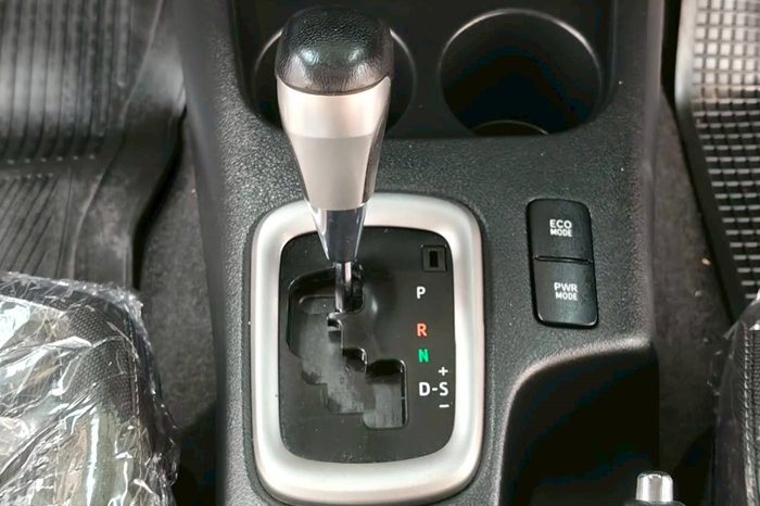 REVO 2WD 2020 2.4 MID AT DOUBLE CAB BRONZE  1054 full