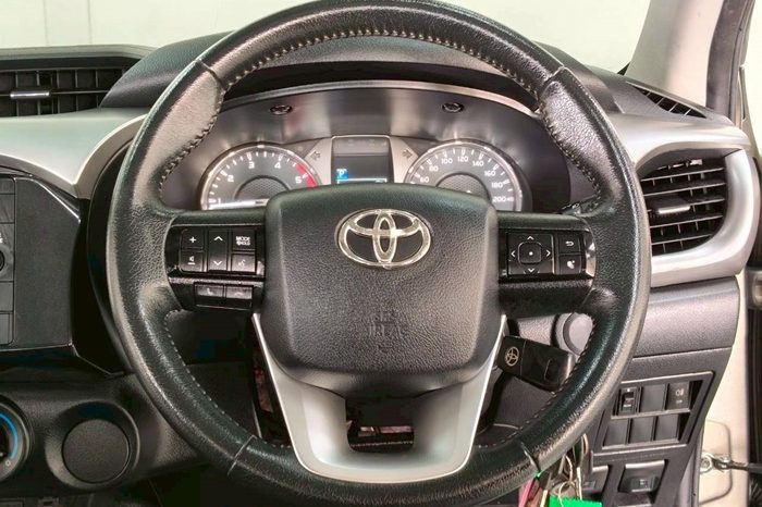 REVO 2WD 2020 2.4 MID AT DOUBLE CAB BRONZE  1054 full