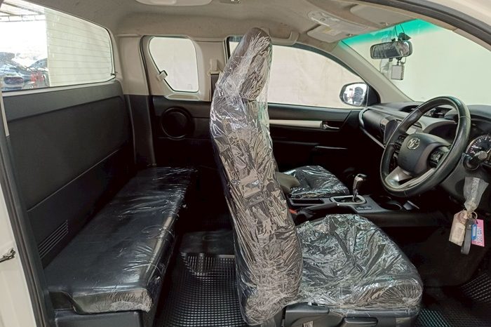 REVO 2WD 2020 2.4 MID MT SMART CAB WHITE  155 full