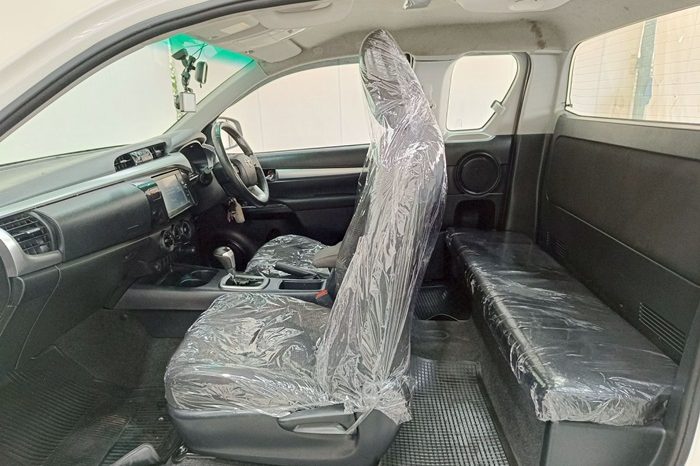 REVO 2WD 2020 2.4 MID MT SMART CAB WHITE  155 full